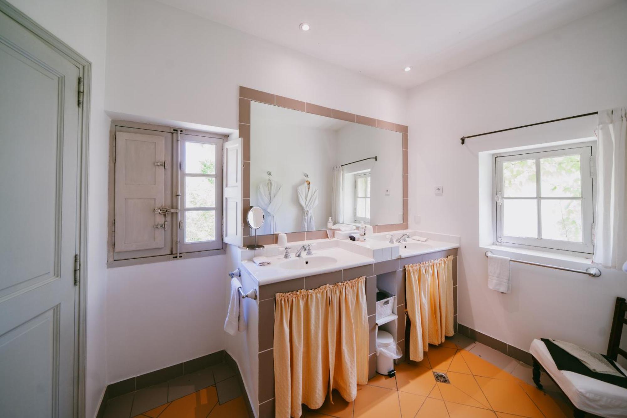 Hotel Bastide Rose Le Thor Esterno foto