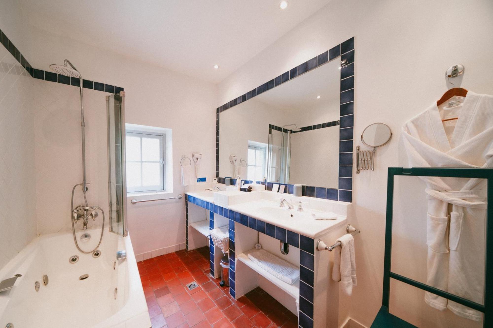 Hotel Bastide Rose Le Thor Esterno foto