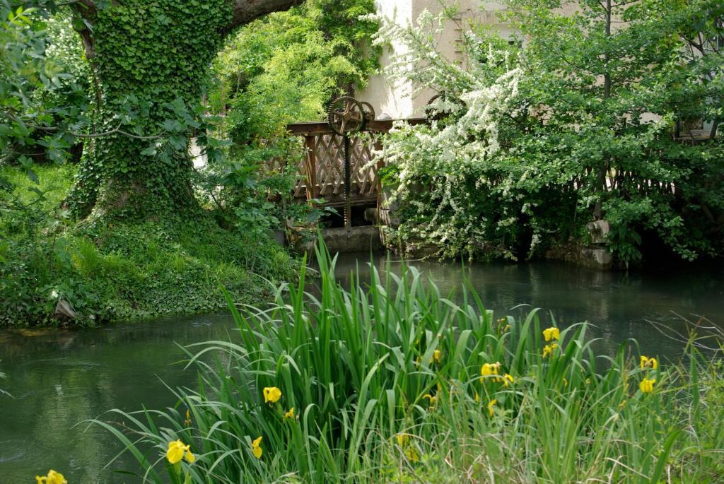 Hotel Bastide Rose Le Thor Esterno foto
