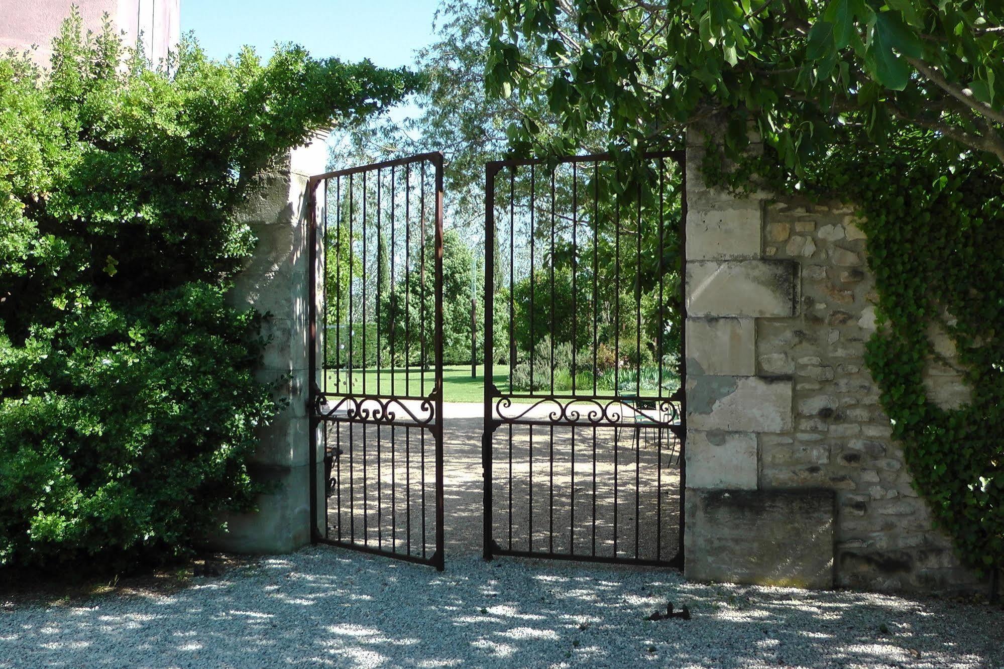 Hotel Bastide Rose Le Thor Esterno foto