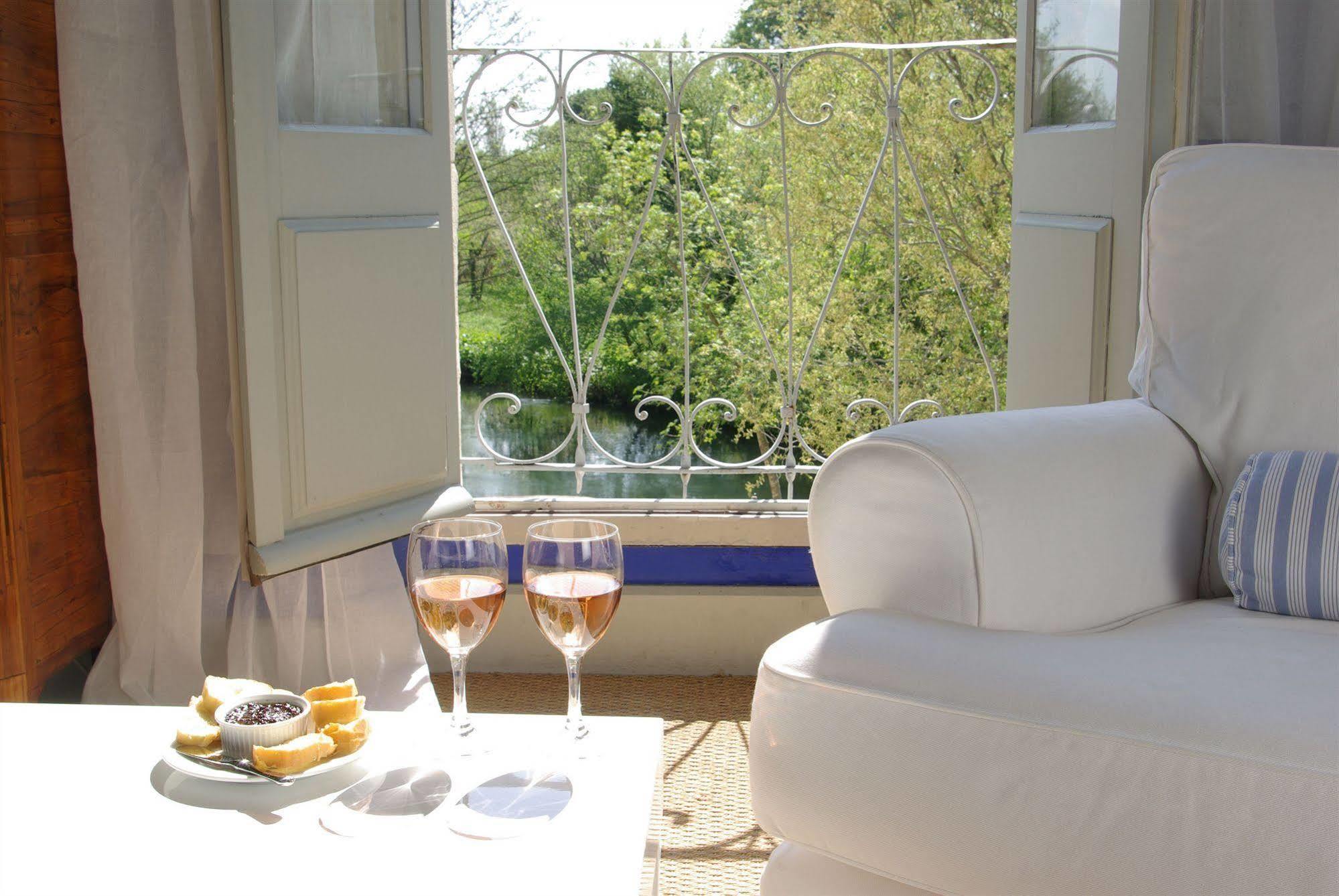 Hotel Bastide Rose Le Thor Esterno foto