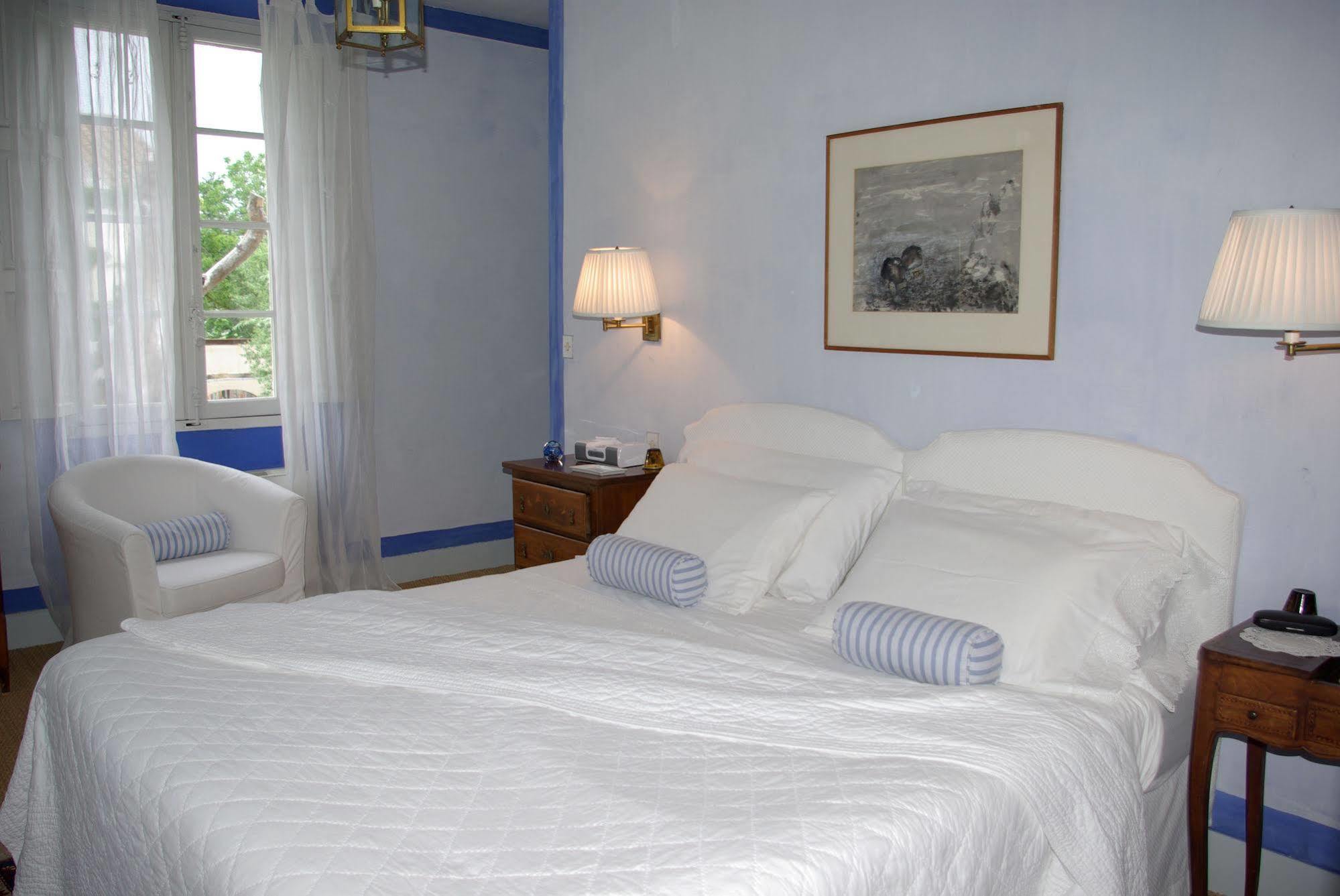 Hotel Bastide Rose Le Thor Esterno foto